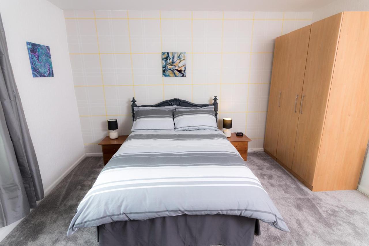 Entire House - 2 Bedroom - 3 Bed - Free Wifi - Tv Clayton-le-Moors ภายนอก รูปภาพ