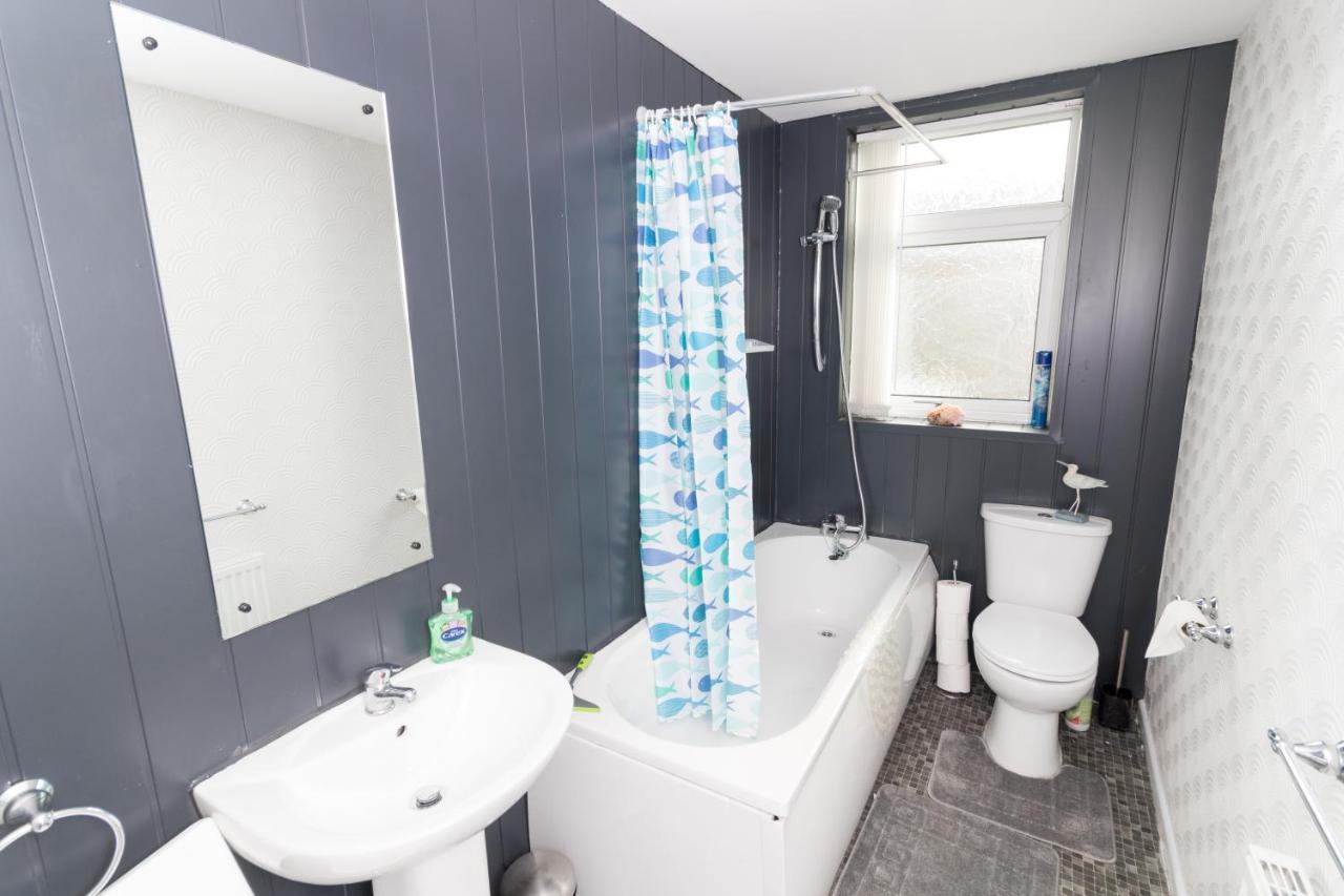 Entire House - 2 Bedroom - 3 Bed - Free Wifi - Tv Clayton-le-Moors ภายนอก รูปภาพ