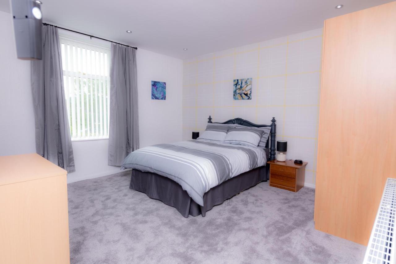 Entire House - 2 Bedroom - 3 Bed - Free Wifi - Tv Clayton-le-Moors ภายนอก รูปภาพ